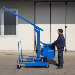 Electric or semi-automatic mini cranes with capacity up to 400 kg.