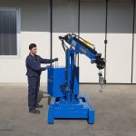 Electric or semi-automatic mini cranes with capacity up to 450 kg.