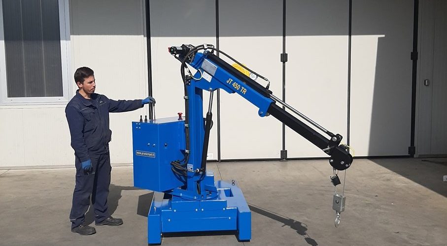 Electric or semi-automatic mini cranes with capacity up to 450 kg.