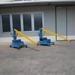 Electric crane for handling molds in the tire production sector.