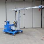 Electric crane for mold lifting with capacity up to 750 kg.