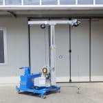 Electric crane for mold lifting with capacity up to 750 kg.