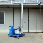 Electric crane for mold lifting with capacity up to 750 kg.