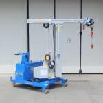 Electric crane for mold lifting with capacity up to 750 kg.