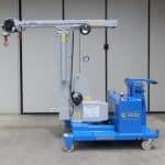 Electric crane for mold lifting with capacity up to 750 kg.