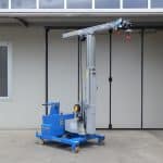 Electric crane for mold lifting with capacity up to 750 kg.