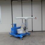 Electric crane for mold lifting with capacity up to 750 kg.