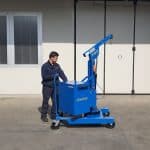 Electric or semi-automatic mini cranes with capacity up to 400 kg.