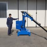 Electric or semi-automatic mini cranes with capacity up to 450 kg.