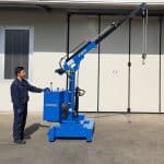 Electric or semi-automatic mini cranes with capacity up to 450 kg.