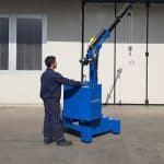 Electric or semi-automatic mini cranes with capacity up to 450 kg.