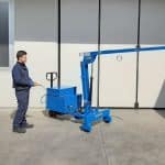 Electric or semi-automatic mini cranes with capacity up to 600 kg.