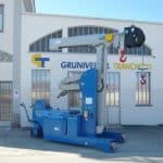 Mold lifting machine with capacity up to 12.000 kg.