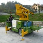 Mobile crane for lifting loads up to 12.500 kg.