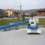 Mobile crane for lifting loads up to 12.500 kg.