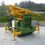 Mobile crane for lifting loads up to 12.500 kg.