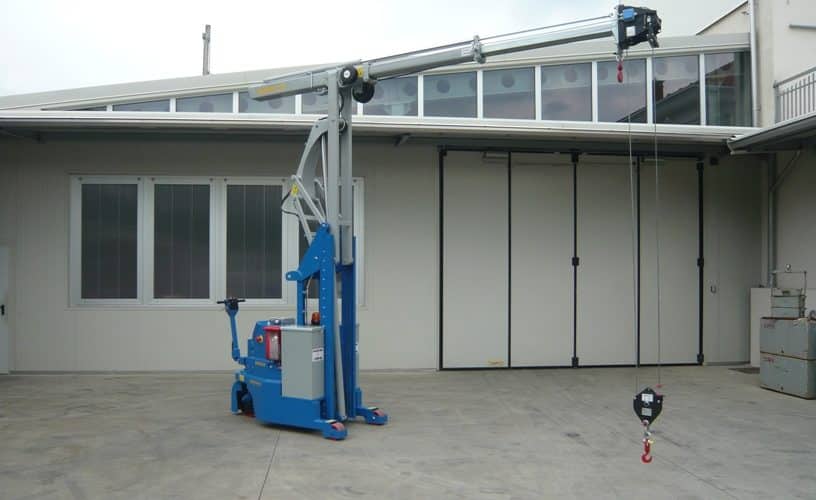 Mold lifting machine with capacity up to 2.000 kg.