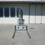 Mold lifting machine with capacity up to 2.000 kg.