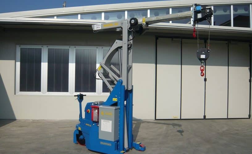 Mold lifting machine with capacity up to 2.000 kg.