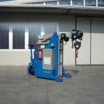 Mold lifting machine with capacity up to 2.000 kg.