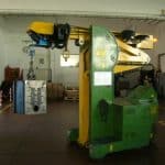 Mold lifting machine with capacity up to 2.500 kg.