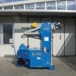 Mold lifting machine with capacity up to 2.500 kg.