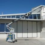 Mobile crane for lifting loads up to 3.000 kg.