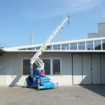 Mobile cranes for lifting loads up to 7.500 kg.