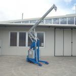 Crawle crane for lifting loads up to 3.000 kg.